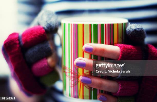 cold hands - fingerless glove stockfoto's en -beelden