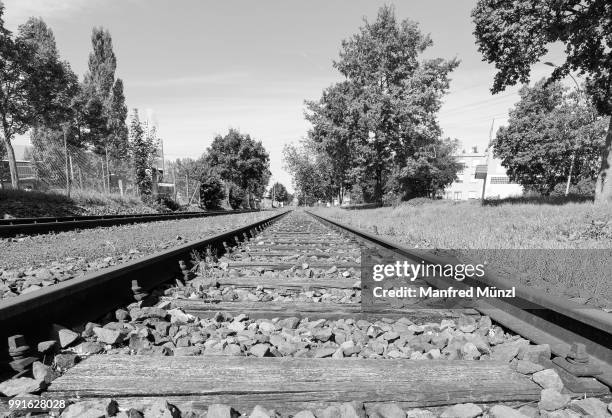 dead end - train tracks end stock pictures, royalty-free photos & images