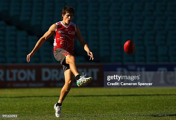 Nathan Gordon of the Swans kicks the ball during a Sydney Swans training session at Sydney Cricket Ground on May 13, 2010 in Sydney, Australia.