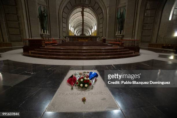 Flowers lie on the tomb of Francisco Franco inside a mausoleum at the Valle de los Caidos on July 4, 2018 in San Lorenzo de El Escorial, near Madrid,...