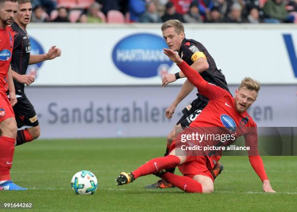 Heidenheim's Marcel Titsch-Rivero and Berlin's Felix Kroos during the German 2. Bundesliga match between 1. FC Heidenheim and 1. FC Union Berlin in...