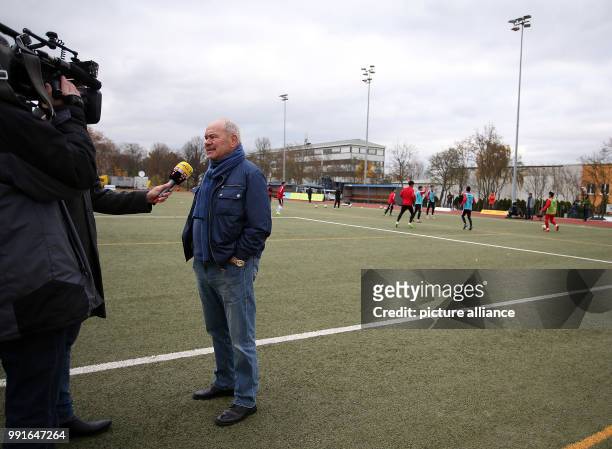 The former head coach of the Chinese national team, German Klaus Schlappner, can be seen before the friendly match between TSV Schott Mainz and...