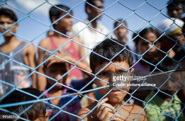Rohingya children observing German Foreign Minister Gabriel during his visit to a medical station of the Kutupalong refugee camp in Bangladesh, 19...