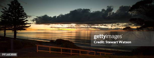 nz south island sunset viewed from raumati - stewart island stock-fotos und bilder