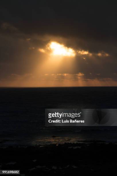 puesta de sol en el golfo (lanzarote) - puesta de sol - fotografias e filmes do acervo