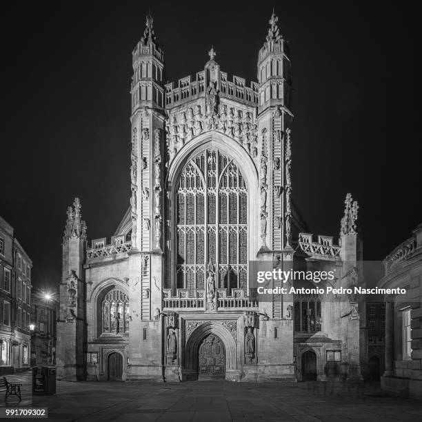 bath abbey [daillies] - bath abbey stock pictures, royalty-free photos & images