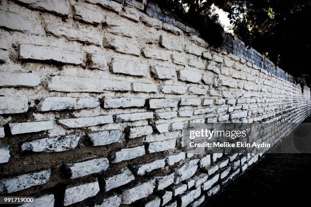 the wall - melike stock pictures, royalty-free photos & images