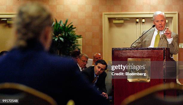 Coast Guard Lieutenant Barbara Wilk, Investigating officer, Coast guard Marine Safety Unit Morgan City, foreground, is cross examined by Transocean...