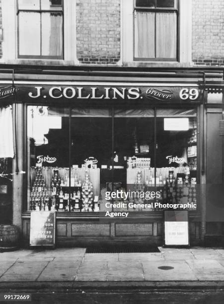 Collins' grocery shop in London, 1928.