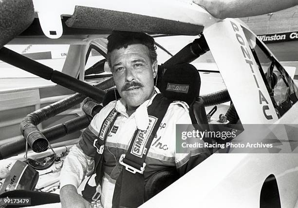 Jim Sauter prepairs for the time trial for the Daytona 500.