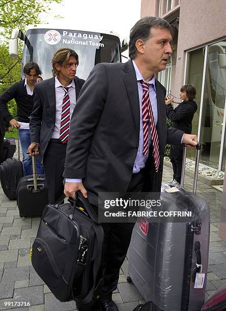 Paraguay's football team coach Gerardo Martino enters the hotel followed by player Enrique Vera as the team arrives on May 13, 2010 in Chexbres....