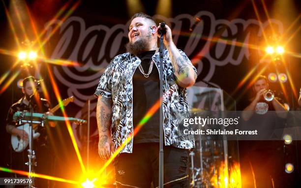 Rag'n'Bone Man performs live on stage during Sounds Of The City at Castlefield Bowl on July 4, 2018 in Manchester, England.