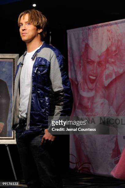 Larry Birkhead, former partner of actress Anna Nicole Smith speaks to the media during the press preview for the sale of the Estate of Anna Nicole...