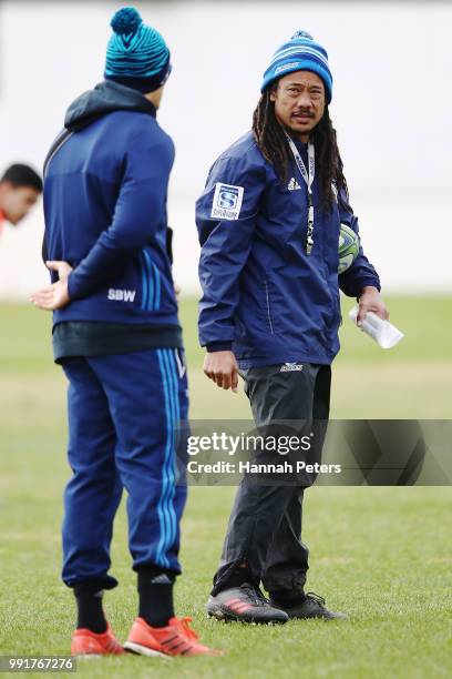 Head coach Tana Umaga talks with injured Sonny Bill Williams during a Blues Super Rugby training session at Blues HQ on July 5, 2018 in Auckland, New...