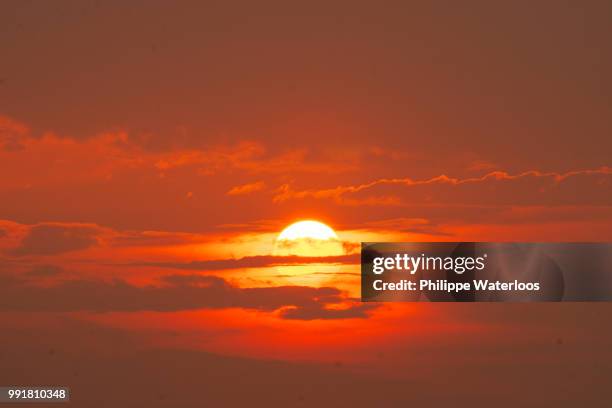 coucher de soleil en mauricie - coucher soleil stock pictures, royalty-free photos & images