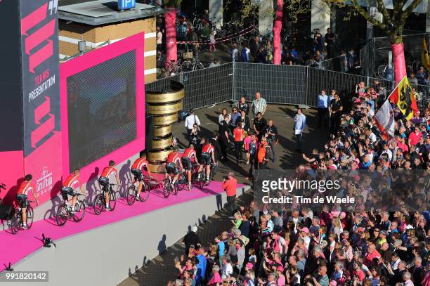99Th Tour Of Italy 2016, Team Presentationteam Lotto Soudal / Illustration Public Fans Town Hall Square, Giro,