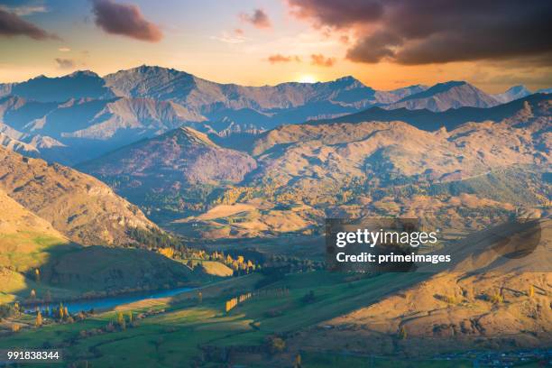 new zealand malerische berglandschaft am mount cook im sommer - westland stock-fotos und bilder