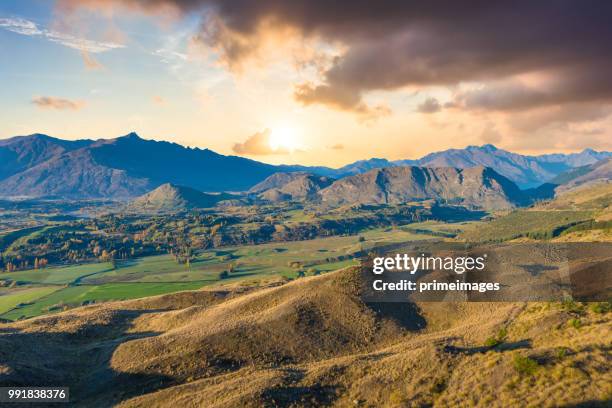 new zealand malerische berglandschaft am mount cook im sommer - westland stock-fotos und bilder