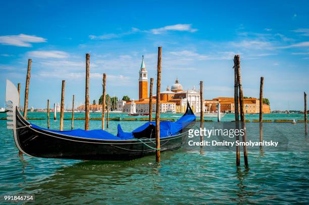 venetian gondola and san giorgio maggi - maggi stock-fotos und bilder