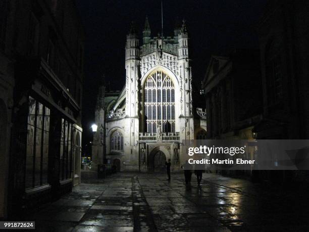 bath abbey at night - bath abbey stock pictures, royalty-free photos & images