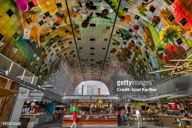 grote mark ( big market hall interior ) at rotterdam, netherlands - grote groep dingen stock-fotos und bilder