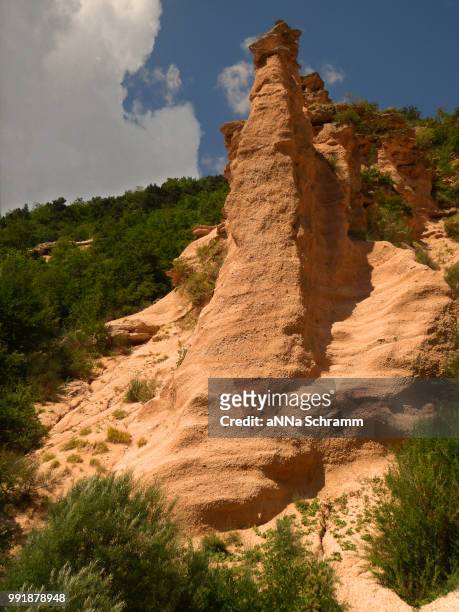 lame rosse, marche, italia - marche italia stock pictures, royalty-free photos & images