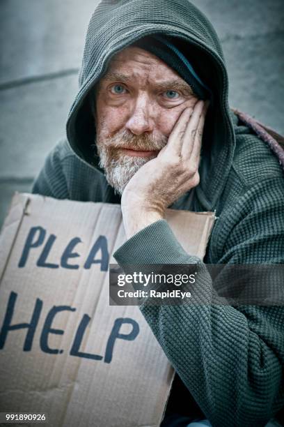 social problem: destitute man begging in street - perturbações do humor imagens e fotografias de stock