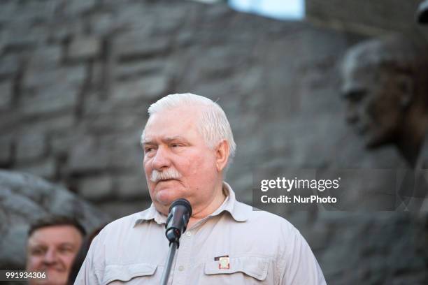 Former President of Poland Lech Walesa visits protesters near Supreme Court in Warsaw on July 4, 2018.