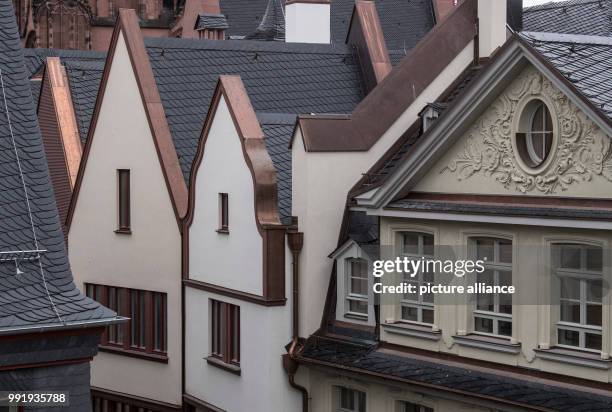 House with reconstructed historic front line along the narrow streets and alleyways in the old town centre of Frankfurt, Germany, 20 November 2017....