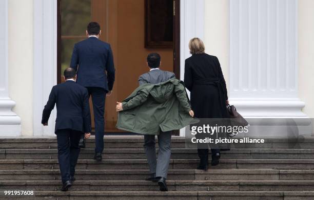 The German Green party leaders, Cem Oezdemir and Simone Peter arrive at the Bellevue Palace for a meeting with German President Frank-Walter...