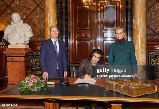 The Hollywood actress Diane Kruger and the director Fatih Akin sign the Golden Visitors' Book of the City of Hamburg in the presence of Hamburg'S...