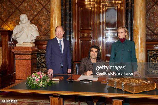 The Hollywood actress Diane Kruger and the director Fatih Akin sign the Golden Visitors' Book of the City of Hamburg in the presence of Hamburg'S...