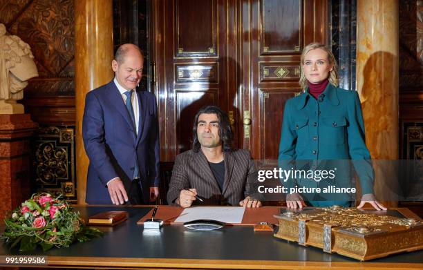 The Hollywood actress Diane Kruger and the director Fatih Akin sign the Golden Visitors' Book of the City of Hamburg in the presence of Hamburg'S...