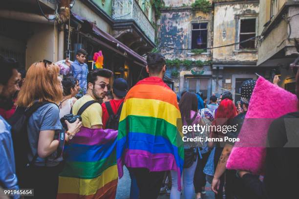 lgbti+ pride march in istanbul, turkey - lgbti stockfoto's en -beelden