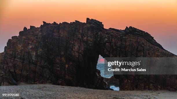 sunset at pedra furada - jericoacoara, brazil - pedra stock pictures, royalty-free photos & images