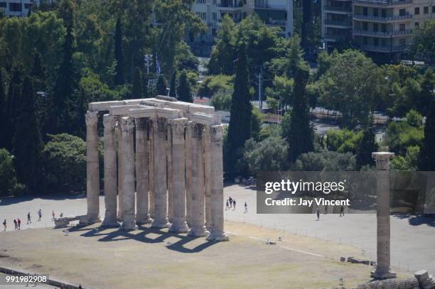 temple of olympian zeus - vincent stein stock-fotos und bilder