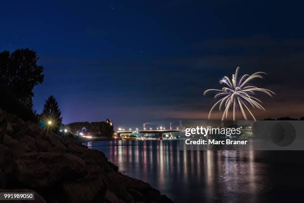 feuerwerk backfischfest worms 2015 - feuerwerk stock pictures, royalty-free photos & images