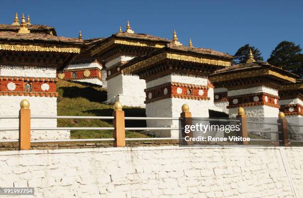 dochula pass chortens, bhutan - dochula pass stock pictures, royalty-free photos & images