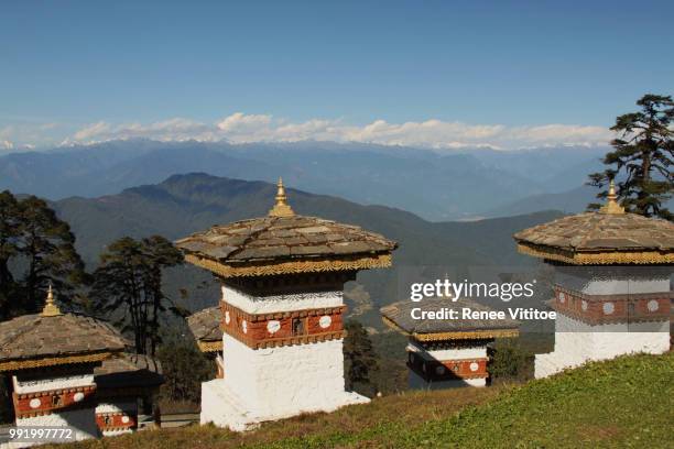 dochula pass chortens, bhutan - dochula pass stock pictures, royalty-free photos & images