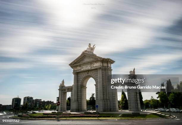 puerta de san vicente - puerta 個照片及圖片檔