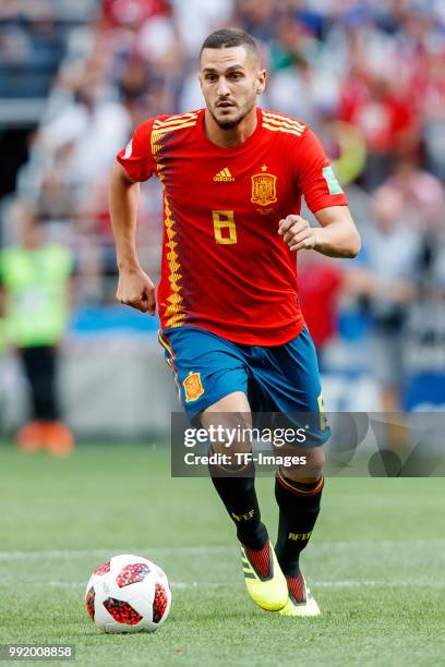 Koke of Spain controls the ball during the 2018 FIFA World Cup Russia match between Spain and Russia at Luzhniki Stadium on July 01, 2018 in Moscow,...