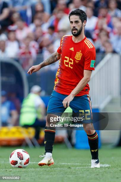 Isco of Spain controls the ball during the 2018 FIFA World Cup Russia match between Spain and Russia at Luzhniki Stadium on July 01, 2018 in Moscow,...
