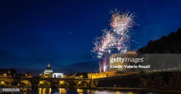 girandola in rome and vatican - girandola stock-fotos und bilder