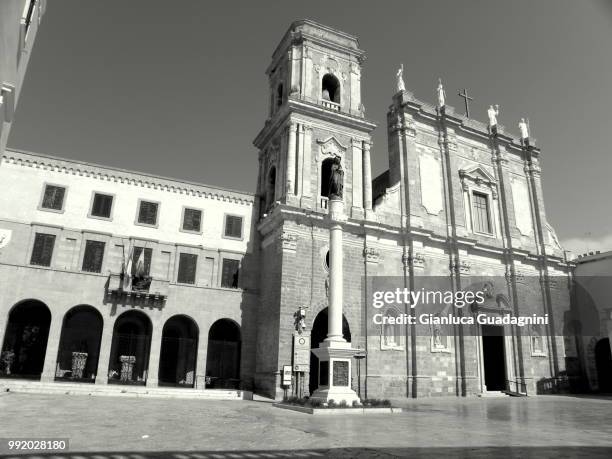 brindisi duomo b&w - w 2013 stock pictures, royalty-free photos & images