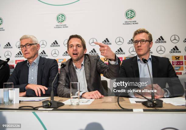 The project leader 'video proof' of the German Football Association, Lutz Michael Froehlich , former Bundesliga referee and video assistant Jochen...