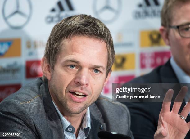 The former Bundesliga referee and video assistant Jochen Drees replies to questions of journalists during a press conference in Frankfurt/Main,...