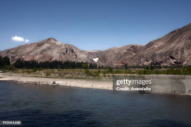 landscape from the vilcanota river - vilcanota river stock pictures, royalty-free photos & images