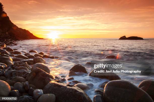 sunset in the cove of tximistarri, next to the coast of the sea, in san sebastian, guipuzcoa, basque country, spain - the cove stock pictures, royalty-free photos & images