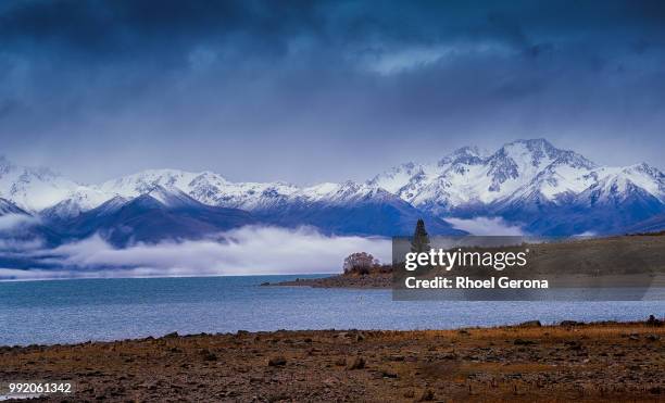 autumn in lake tekapo - tekapo stock pictures, royalty-free photos & images