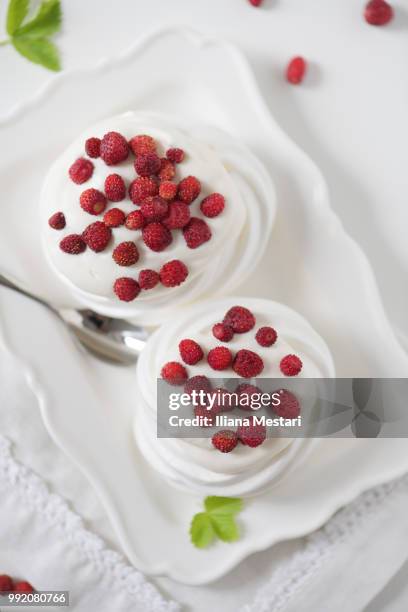 mini pavlova cakes with wild strawberries - iliana mestari stock pictures, royalty-free photos & images